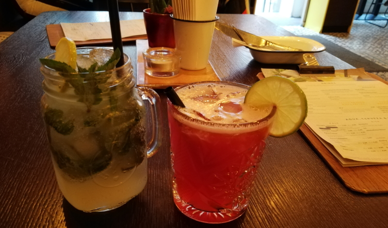 Cocktails, Mocktails, Limonade. Im Adelitas wird man auch bei den Getränke schnell fündig.