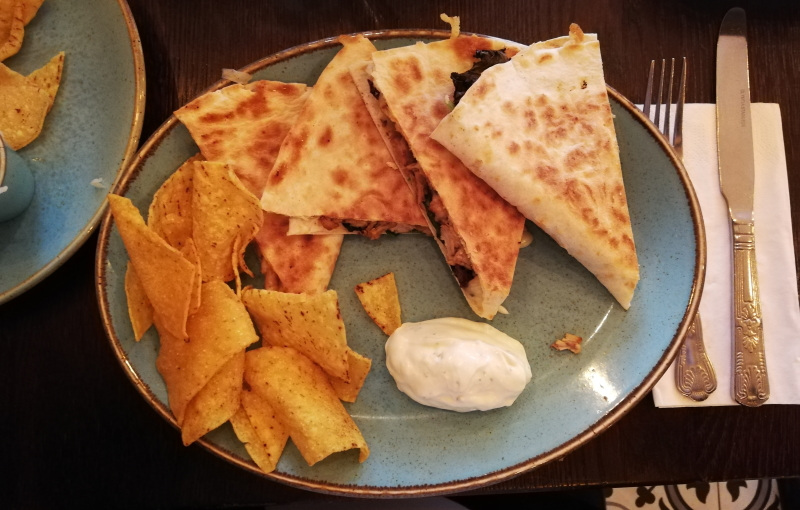 Mein Hauptgericht: die Quesadilla Fernando. Qualität und Geschmack werden im Adelitas groß geschrieben.