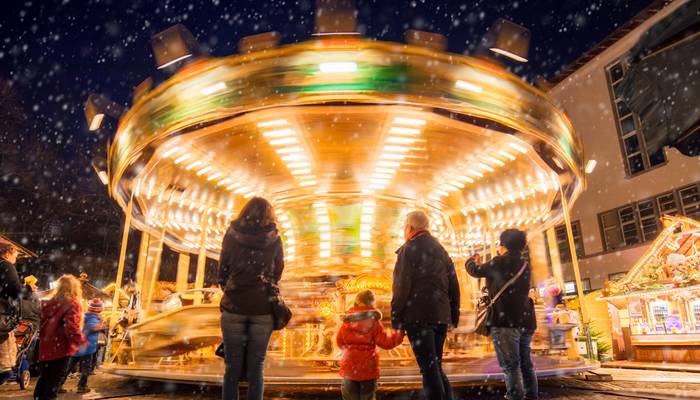 Das fast schon legendäre Karussell auf dem Heidelberger Weihnachtsmarkt. Welche Kinder könnten da widerstehen? (Foto: AdobeStock - eyetronic)