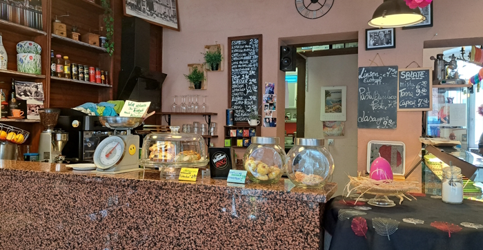 Weinbar, Café und Bistrorante in einem (Foto: Katharina-Luise Joos)