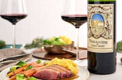 Ausdrucksstarker Rotwein aus Saint Mont: Perfekte Begleitung zu winterlichen (Foto: Annette Sandner, Culinary Pixel)