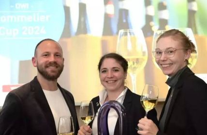 Katharina Iglesias gewinnt den Sommelier-Cup 2024 des DWI (Foto: Deutsches Weininstitut)