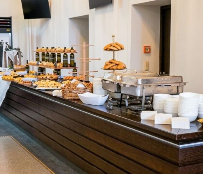 Im Foyer wurde das Buffett bei der Wahl der 68. Fränkischen (Foto: Bayer. Staatsbad Bad Kissingen GmbH_Lisa Neder)